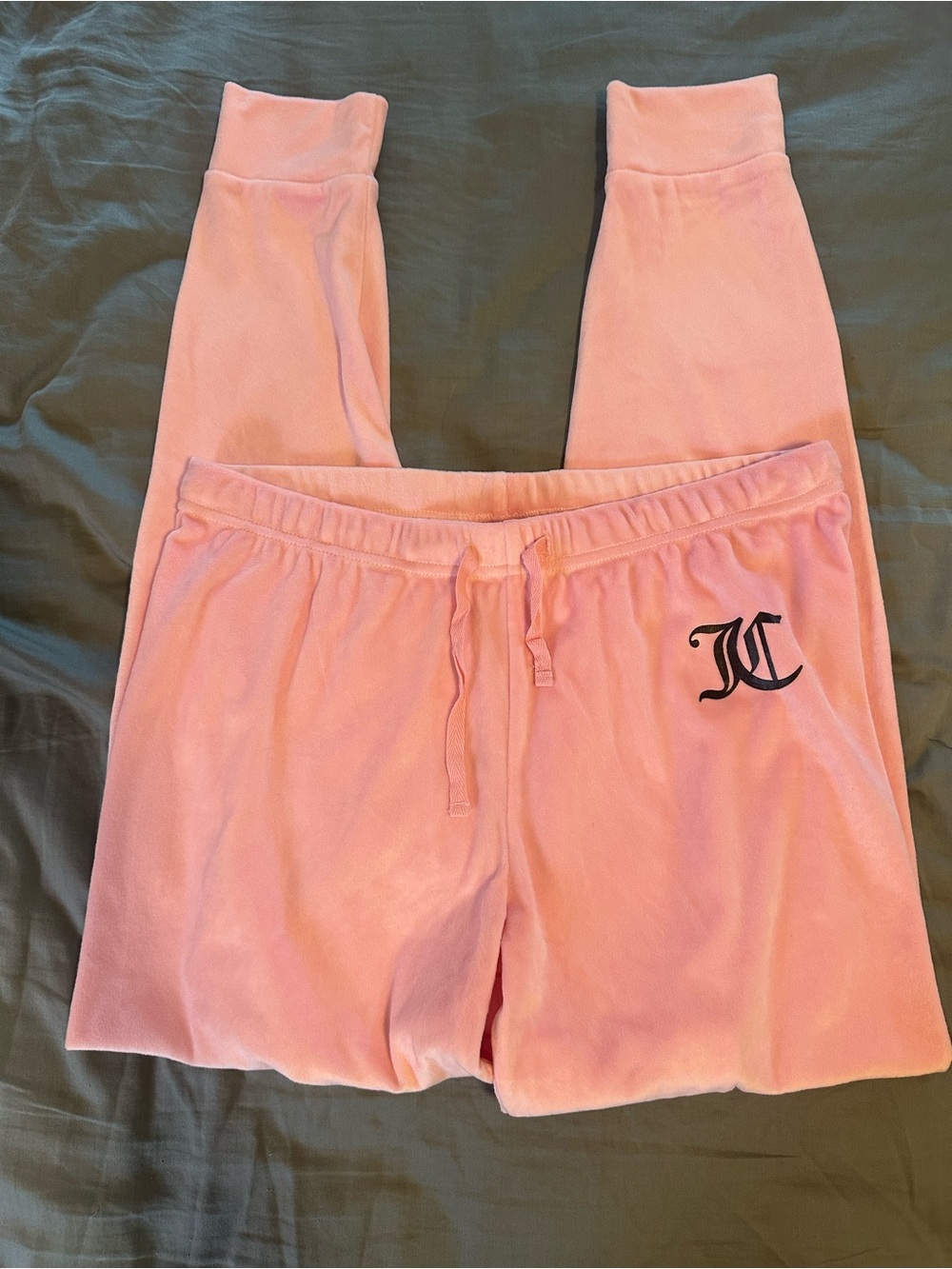 Juicy Couture women’s Pink Velour Pajama Set - Picture 10 of 14